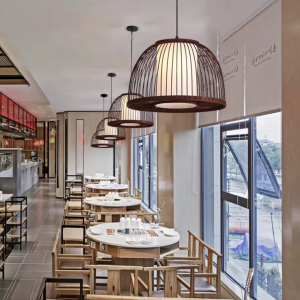 Plafonnier en bambou idéal pour couloir et lampe de table restaurant